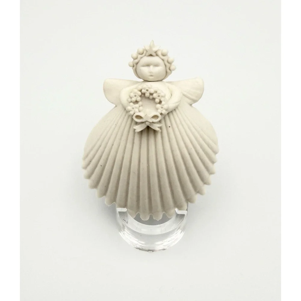 Margaret Furlong Bisque Porcelain Miniature Angel Wreath Ornament 1995 USA VTG